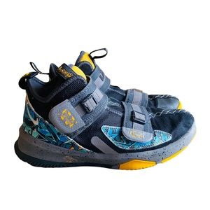 Nike Lebron soldier XIII Boys Shoes Youth Size 6.5 Y